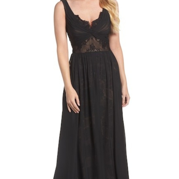 Vera Wang Dresses & Skirts - Vera Wang Lace Detail Gown